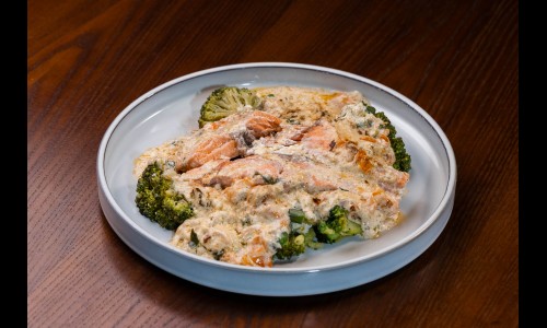 Стейк из форели с овощами